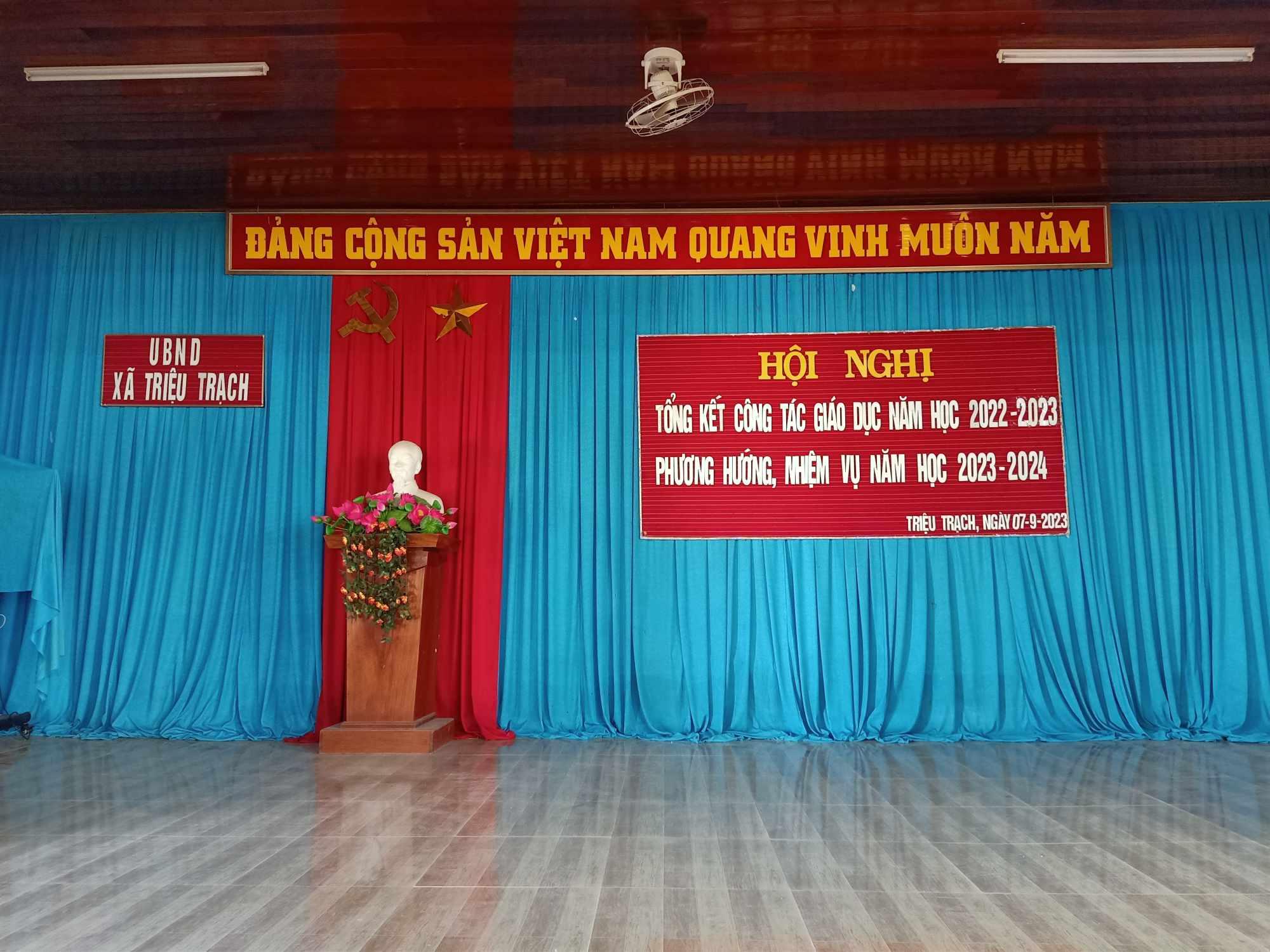 UBND xã Triệu Trạch tổ chức Hội nghị tổng kết công tác giáo dục năm học 2022-2023, phương hướng,...